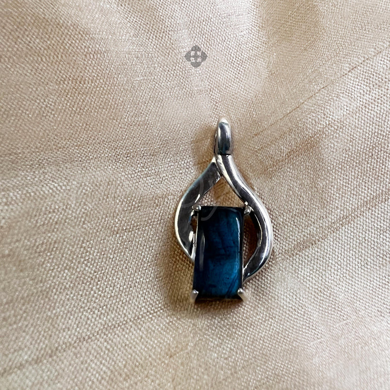 Labradorite Pendant, 925 Solid Sterling Silver Pendant