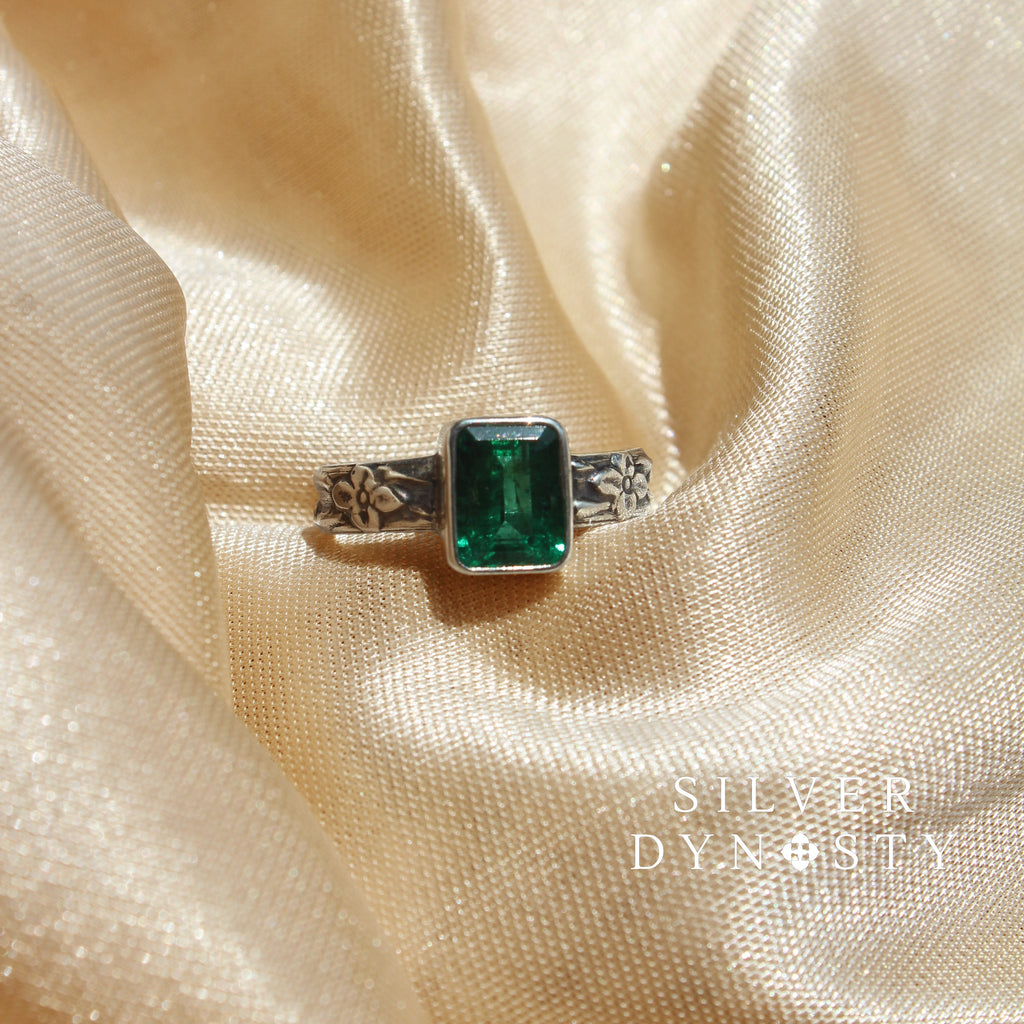Emerald Ring emerald 0.60 ct, 2 round diamonds 0.02 ctw, 14kw |  Breckenridge Jewelers